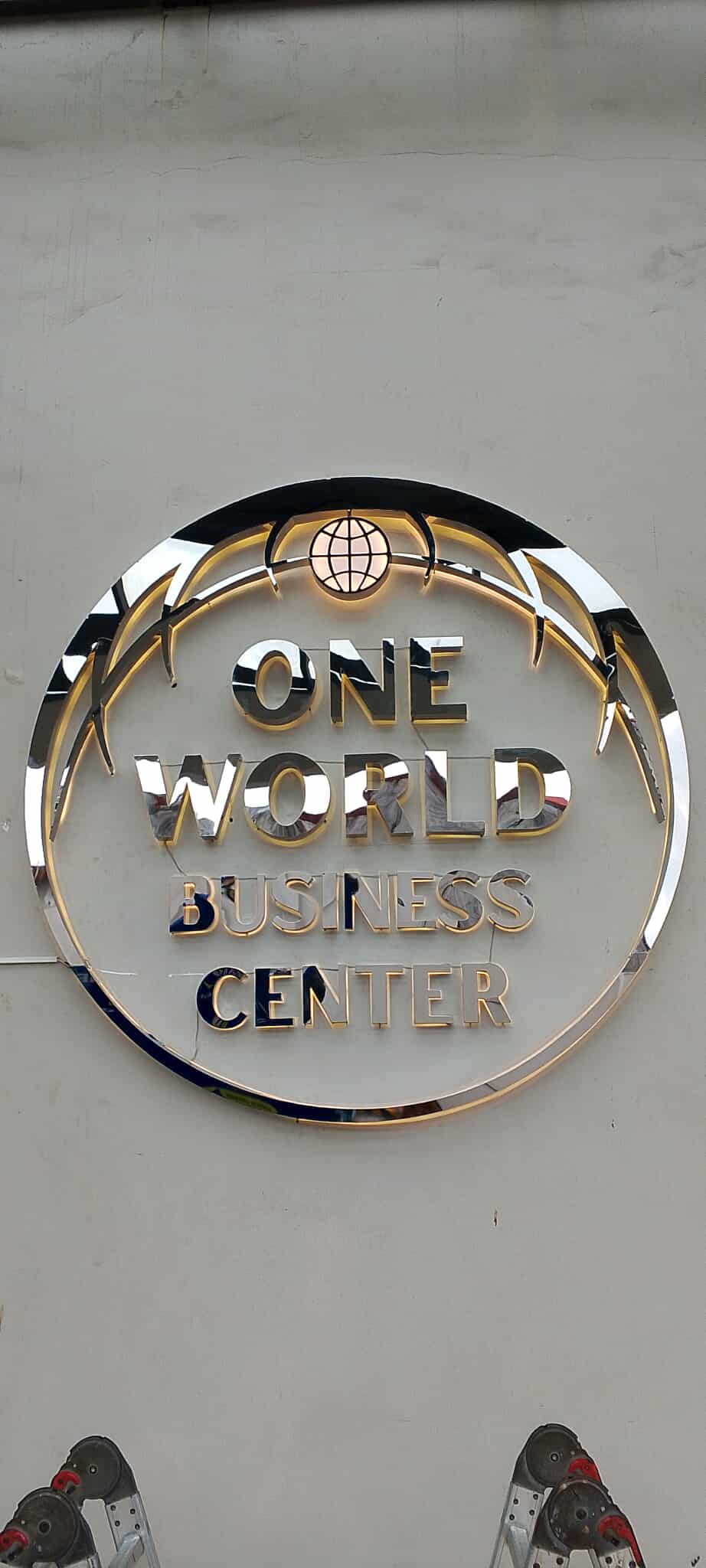 ONE WORLD BUSINESS CENTER Lobby/Wall Sign